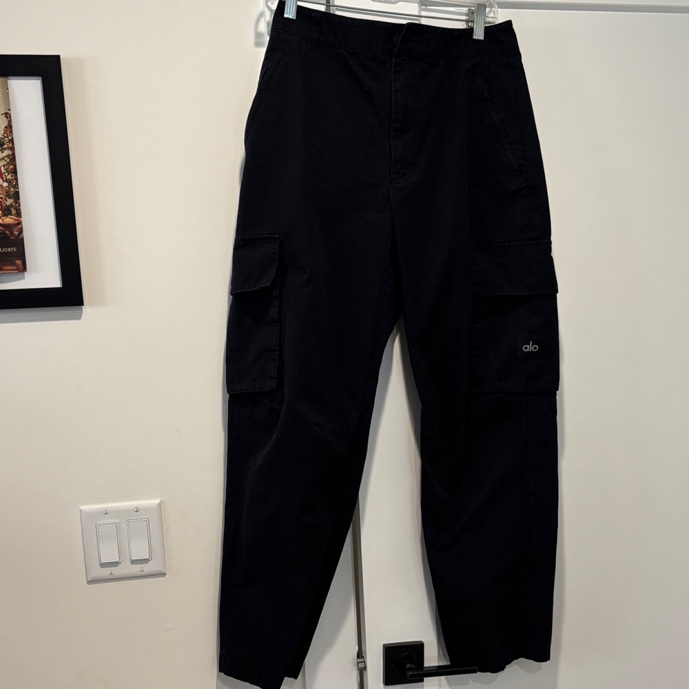 ALO Yoga Men's Dark Cargo Pants
